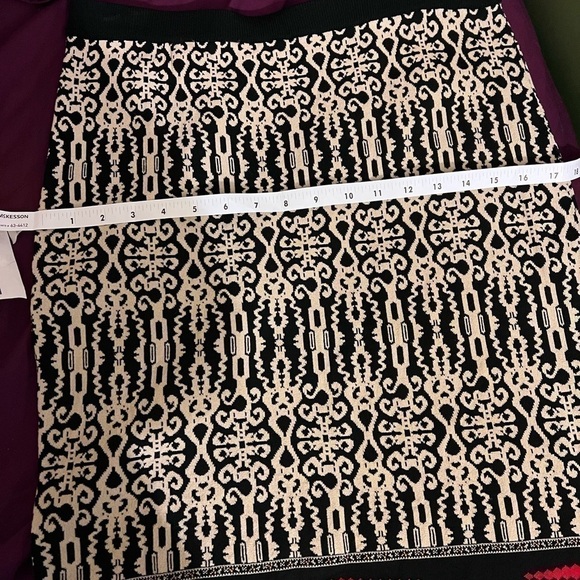 𝅺CARMEN Marc Valvo Boho Aztec Southwestern Ribbed Knit Pencil Skirt Rayon… - Picture 2 of 7